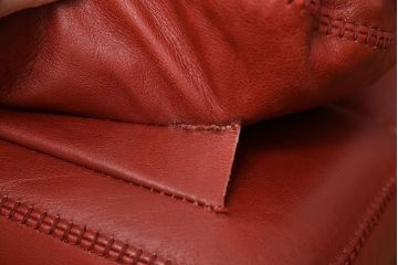 中古　スペイン製　VAROSA VALENTI(バロッサ バレンティ)　高級品!大人な雰囲気を醸し出す二人掛けソファ　定価約100万円　(R-047628)