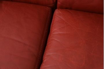 中古　スペイン製　VAROSA VALENTI(バロッサ バレンティ)　高級品!大人な雰囲気を醸し出す二人掛けソファ　定価約100万円　(R-047628)