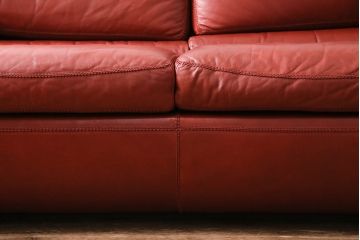 中古　スペイン製　VAROSA VALENTI(バロッサ バレンティ)　高級品!大人な雰囲気を醸し出す二人掛けソファ　定価約100万円　(R-047628)