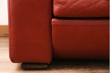 中古　スペイン製　VAROSA VALENTI(バロッサ バレンティ)　高級品!大人な雰囲気を醸し出す二人掛けソファ　定価約100万円　(R-047628)