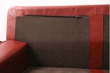 中古　スペイン製　VAROSA VALENTI(バロッサ バレンティ)　高級品!大人な雰囲気を醸し出す二人掛けソファ　定価約100万円　(R-047628)