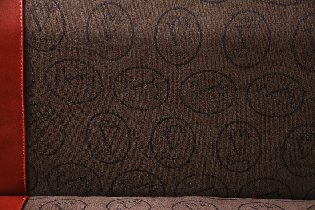 中古　スペイン製　VAROSA VALENTI(バロッサ バレンティ)　高級品!大人な雰囲気を醸し出す二人掛けソファ　定価約100万円　(R-047628)