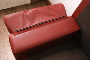 中古　スペイン製　VAROSA VALENTI(バロッサ バレンティ)　高級品!大人な雰囲気を醸し出す二人掛けソファ　定価約100万円　(R-047628)