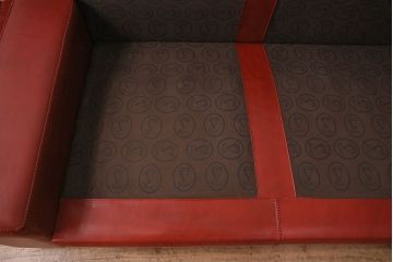 中古　スペイン製　VAROSA VALENTI(バロッサ バレンティ)　高級品!大人な雰囲気を醸し出す二人掛けソファ　定価約100万円　(R-047628)