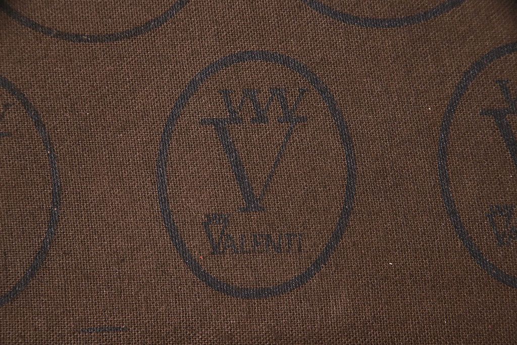 中古　スペイン製　VAROSA VALENTI(バロッサ バレンティ)　高級品!大人な雰囲気を醸し出す二人掛けソファ　定価約100万円　(R-047628)