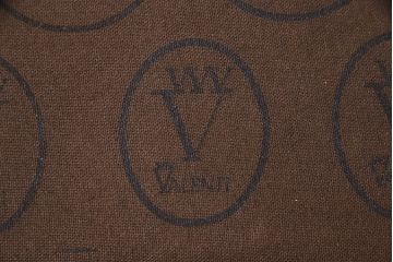 中古　スペイン製　VAROSA VALENTI(バロッサ バレンティ)　高級品!大人な雰囲気を醸し出す二人掛けソファ　定価約100万円　(R-047628)