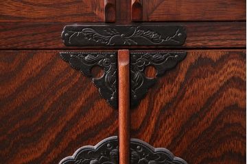 中古　伝統民芸　岩谷堂箪笥　No.233　拭き漆塗りが上品なキャビネット(書棚、本箱、ブックケース)(定価約45万円)