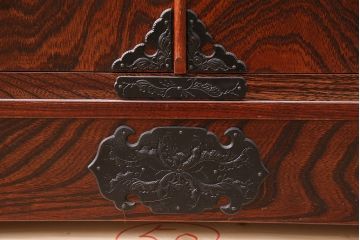中古　伝統民芸　岩谷堂箪笥　No.233　拭き漆塗りが上品なキャビネット(書棚、本箱、ブックケース)(定価約45万円)