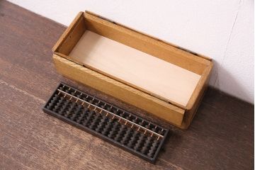 昭和レトロ　ナラ材　黒檀製そろばん付きの珍しい小物入れ(木箱、小物収納、算盤)(R-047636)