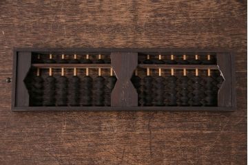 昭和レトロ　ナラ材　黒檀製そろばん付きの珍しい小物入れ(木箱、小物収納、算盤)(R-047636)