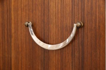北欧　ビンテージ　チーク材　MEREDEW(メレデュー)社製　洗練されたデザインが空間のアクセントになるチェスト(引き出し、サイドチェスト)(R-047642)