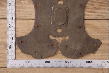 アンティーク雑貨　中央の金具に仕掛けがある蔵戸の飾り金具(ディスプレイ雑貨、蔵戸パーツ)(R-047646)