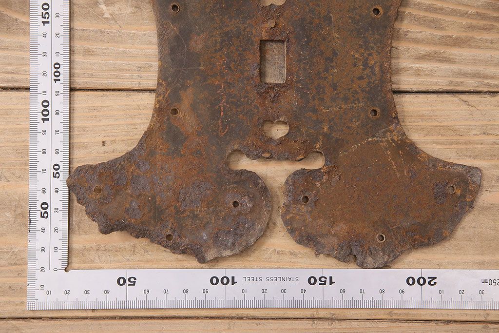 アンティーク雑貨　中央の金具に仕掛けがある蔵戸の飾り金具(ディスプレイ雑貨、蔵戸パーツ)(R-047646)