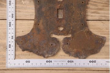 アンティーク雑貨　中央の金具に仕掛けがある蔵戸の飾り金具(ディスプレイ雑貨、蔵戸パーツ)(R-047646)