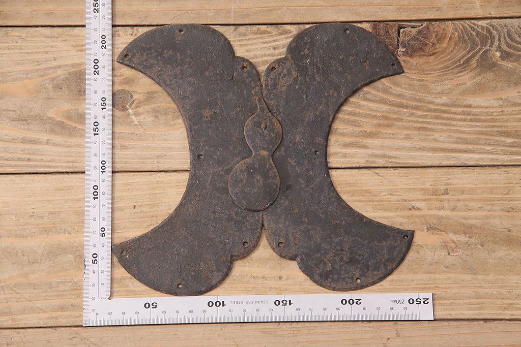 アンティーク雑貨　ひょうたんのモチーフが目を引く蔵戸の飾り金具(ディスプレイ雑貨、蔵戸パーツ)(R-047647)