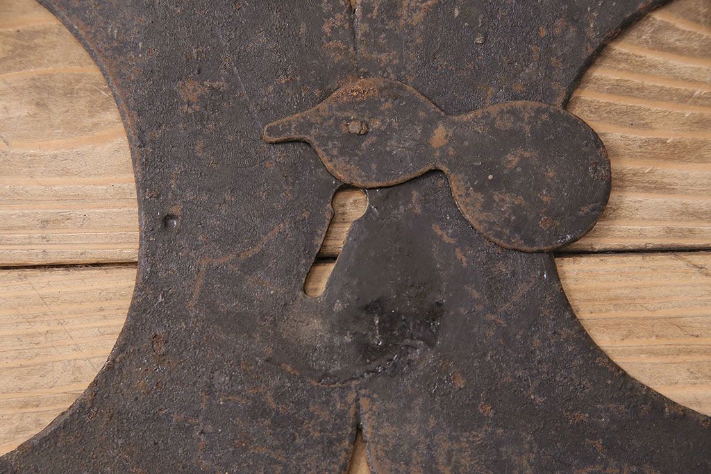 アンティーク雑貨　ひょうたんのモチーフが目を引く蔵戸の飾り金具(ディスプレイ雑貨、蔵戸パーツ)(R-047647)