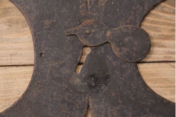 アンティーク雑貨　ひょうたんのモチーフが目を引く蔵戸の飾り金具(ディスプレイ雑貨、蔵戸パーツ)(R-047647)