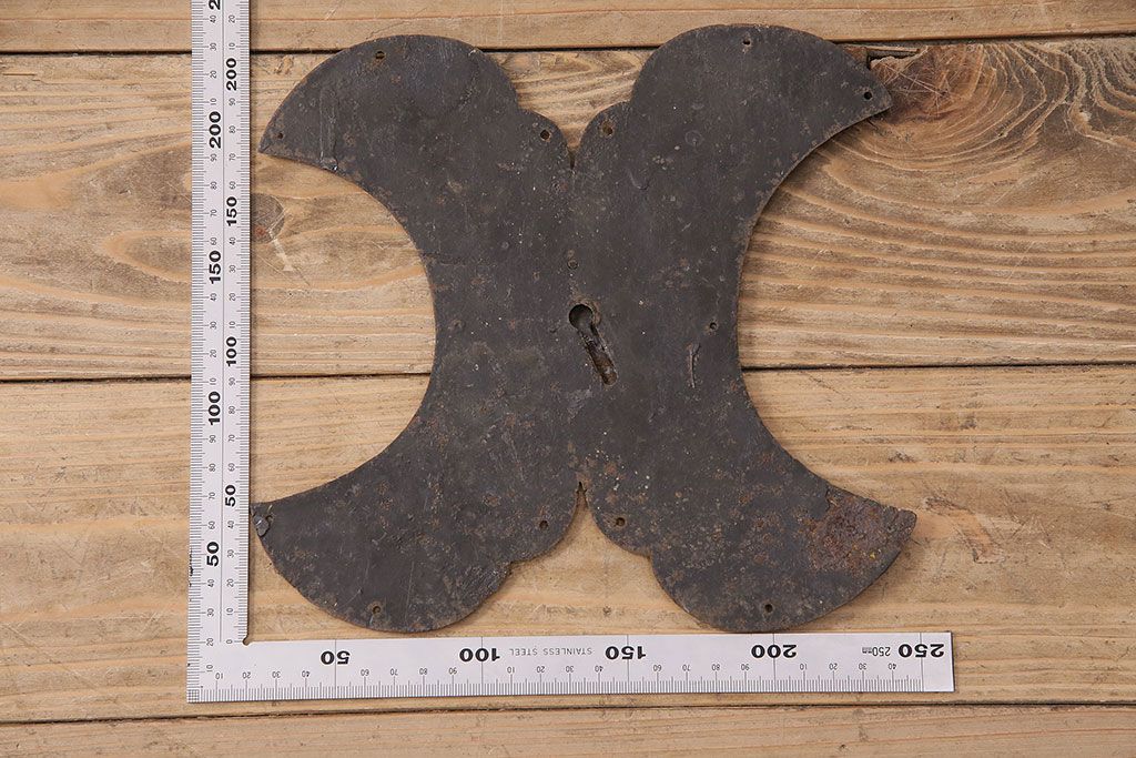 アンティーク雑貨　ひょうたんのモチーフが目を引く蔵戸の飾り金具(ディスプレイ雑貨、蔵戸パーツ)(R-047647)