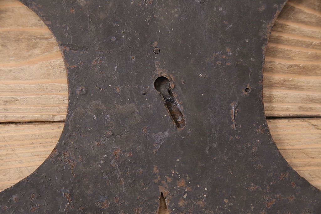 アンティーク雑貨　ひょうたんのモチーフが目を引く蔵戸の飾り金具(ディスプレイ雑貨、蔵戸パーツ)(R-047647)