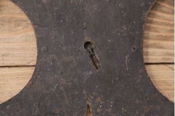 アンティーク雑貨　ひょうたんのモチーフが目を引く蔵戸の飾り金具(ディスプレイ雑貨、蔵戸パーツ)(R-047647)