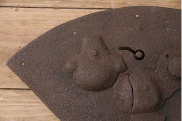 アンティーク雑貨　打出の小槌の意匠が魅力的な錠前金具(ディスプレイ雑貨)(R-047651)
