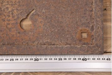 アンティーク雑貨　大黒天・福禄寿・恵比寿　福を呼び込む神様が印象的な蔵戸の飾り金具(ディスプレイ雑貨、蔵戸パーツ)(R-047654)
