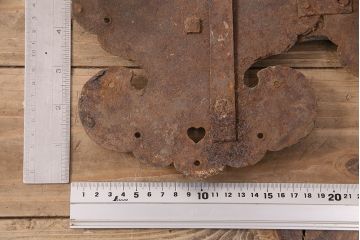 アンティーク雑貨　古く錆びた風合いが良い味を醸し出す蔵戸の錠前金具(ディスプレイ雑貨、蔵戸パーツ)(R-047660)