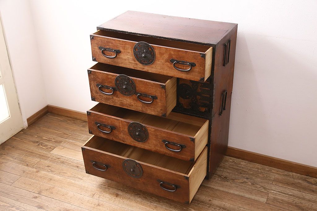 アンティーク　跳覆輪金具　時代の味を感じる欅材製の会津箪笥(重ね箪笥、衣装箪笥、整理箪笥、引き出し)(R-047662)