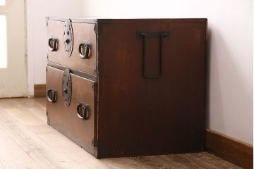 アンティーク　跳覆輪金具　時代の味を感じる欅材製の会津箪笥(ローボード、ローチェスト、衣装箪笥、整理箪笥、引き出し)(R-047664)