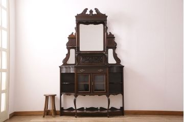 アンティーク　イギリス　エドワーディアン様式　高級品!!　優雅な空間を演出してくれるマホガニー材製のパーラーキャビネット(飾り棚、収納棚)(R-047665)