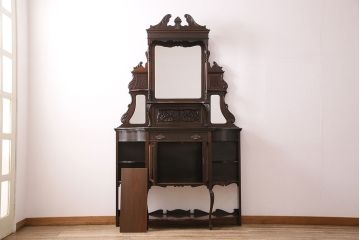 アンティーク　イギリス　エドワーディアン様式　高級品!!　優雅な空間を演出してくれるマホガニー材製のパーラーキャビネット(飾り棚、収納棚)(R-047665)