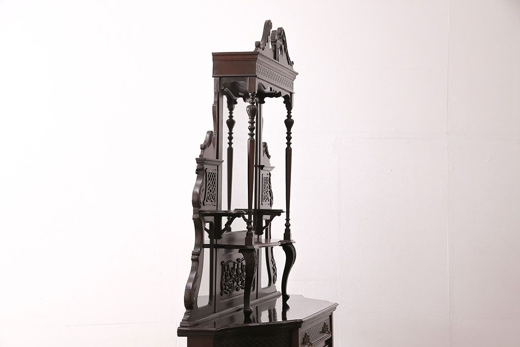 アンティーク　イギリス　エドワーディアン様式　高級品!!　優雅な空間を演出してくれるマホガニー材製のパーラーキャビネット(飾り棚、収納棚)(R-047665)