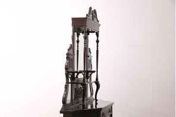 アンティーク　イギリス　エドワーディアン様式　高級品!!　優雅な空間を演出してくれるマホガニー材製のパーラーキャビネット(飾り棚、収納棚)(R-047665)