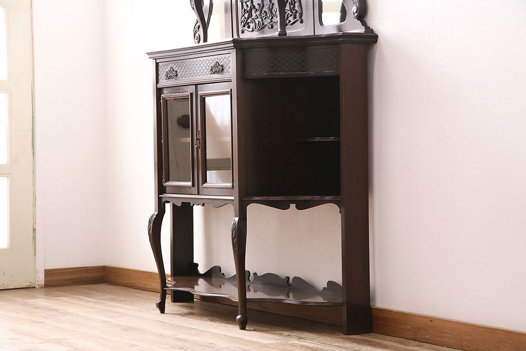 アンティーク　イギリス　エドワーディアン様式　高級品!!　優雅な空間を演出してくれるマホガニー材製のパーラーキャビネット(飾り棚、収納棚)(R-047665)