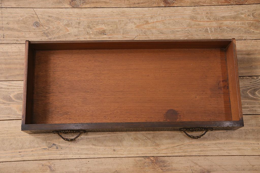 アンティーク　イギリス　エドワーディアン様式　高級品!!　優雅な空間を演出してくれるマホガニー材製のパーラーキャビネット(飾り棚、収納棚)(R-047665)