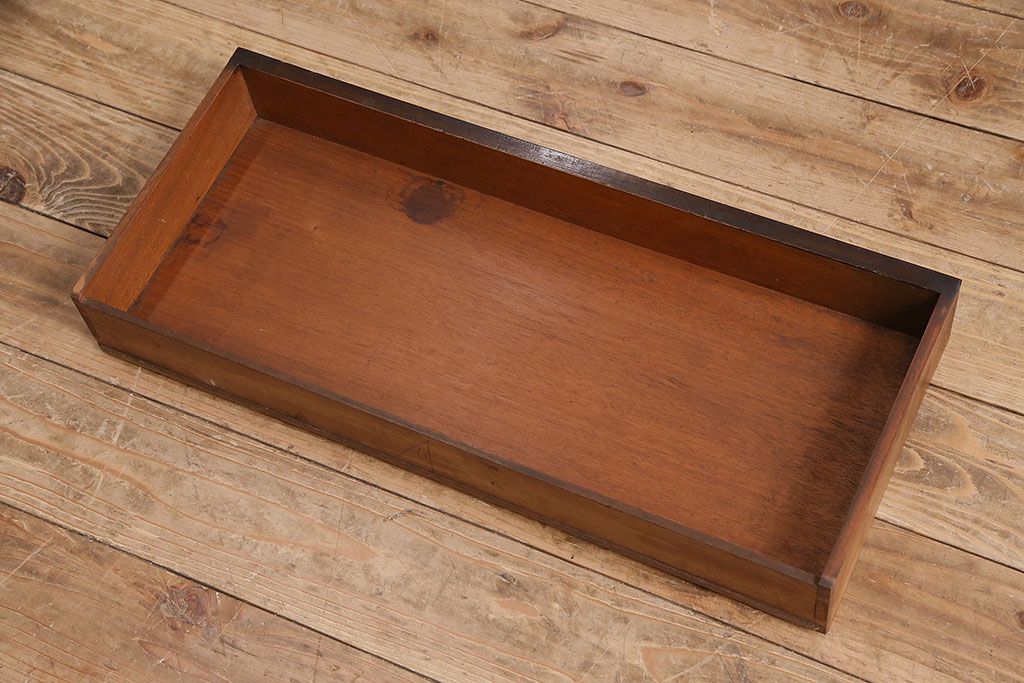 アンティーク　イギリス　エドワーディアン様式　高級品!!　優雅な空間を演出してくれるマホガニー材製のパーラーキャビネット(飾り棚、収納棚)(R-047665)