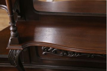 アンティーク　イギリス　エドワーディアン様式　高級品!!　優雅な空間を演出してくれるマホガニー材製のパーラーキャビネット(飾り棚、収納棚)(R-047665)