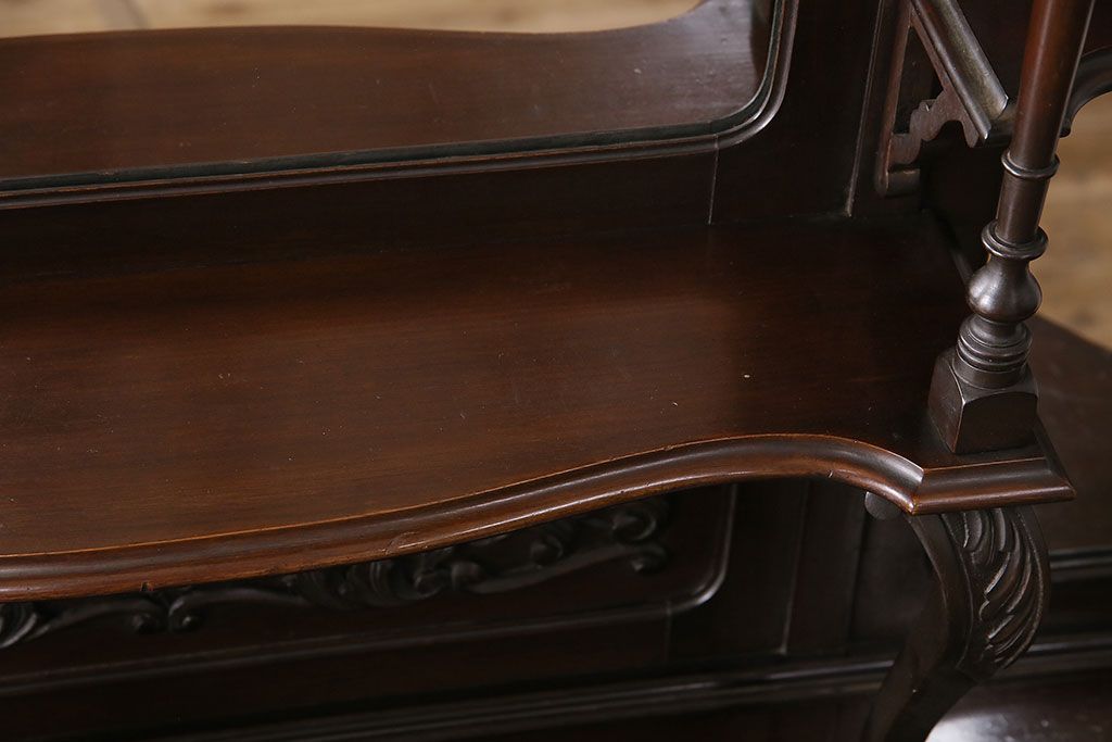 アンティーク　イギリス　エドワーディアン様式　高級品!!　優雅な空間を演出してくれるマホガニー材製のパーラーキャビネット(飾り棚、収納棚)(R-047665)