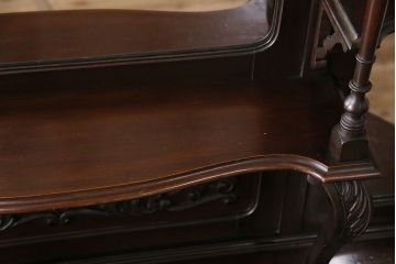 アンティーク　イギリス　エドワーディアン様式　高級品!!　優雅な空間を演出してくれるマホガニー材製のパーラーキャビネット(飾り棚、収納棚)(R-047665)