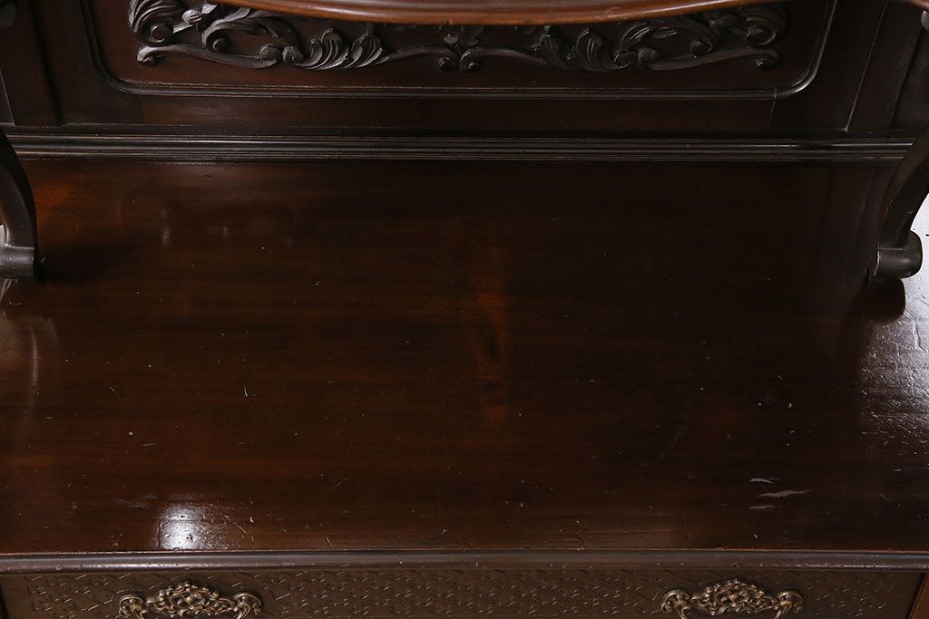 アンティーク　イギリス　エドワーディアン様式　高級品!!　優雅な空間を演出してくれるマホガニー材製のパーラーキャビネット(飾り棚、収納棚)(R-047665)