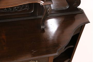 アンティーク　イギリス　エドワーディアン様式　高級品!!　優雅な空間を演出してくれるマホガニー材製のパーラーキャビネット(飾り棚、収納棚)(R-047665)