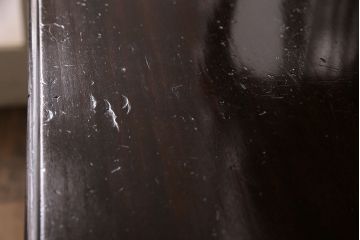 アンティーク　イギリス　エドワーディアン様式　高級品!!　優雅な空間を演出してくれるマホガニー材製のパーラーキャビネット(飾り棚、収納棚)(R-047665)