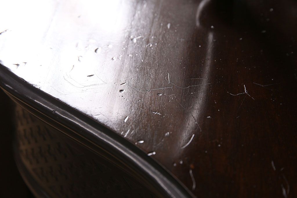 アンティーク　イギリス　エドワーディアン様式　高級品!!　優雅な空間を演出してくれるマホガニー材製のパーラーキャビネット(飾り棚、収納棚)(R-047665)