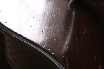 アンティーク　イギリス　エドワーディアン様式　高級品!!　優雅な空間を演出してくれるマホガニー材製のパーラーキャビネット(飾り棚、収納棚)(R-047665)