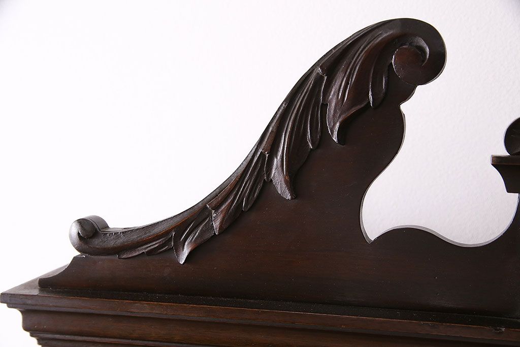 アンティーク　イギリス　エドワーディアン様式　高級品!!　優雅な空間を演出してくれるマホガニー材製のパーラーキャビネット(飾り棚、収納棚)(R-047665)