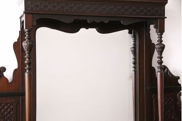 アンティーク　イギリス　エドワーディアン様式　高級品!!　優雅な空間を演出してくれるマホガニー材製のパーラーキャビネット(飾り棚、収納棚)(R-047665)