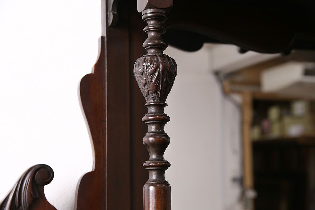 アンティーク　イギリス　エドワーディアン様式　高級品!!　優雅な空間を演出してくれるマホガニー材製のパーラーキャビネット(飾り棚、収納棚)(R-047665)