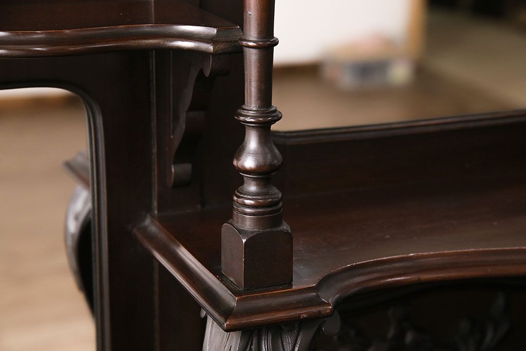 アンティーク　イギリス　エドワーディアン様式　高級品!!　優雅な空間を演出してくれるマホガニー材製のパーラーキャビネット(飾り棚、収納棚)(R-047665)