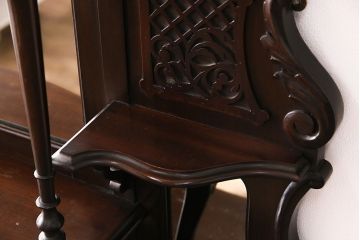 アンティーク　イギリス　エドワーディアン様式　高級品!!　優雅な空間を演出してくれるマホガニー材製のパーラーキャビネット(飾り棚、収納棚)(R-047665)