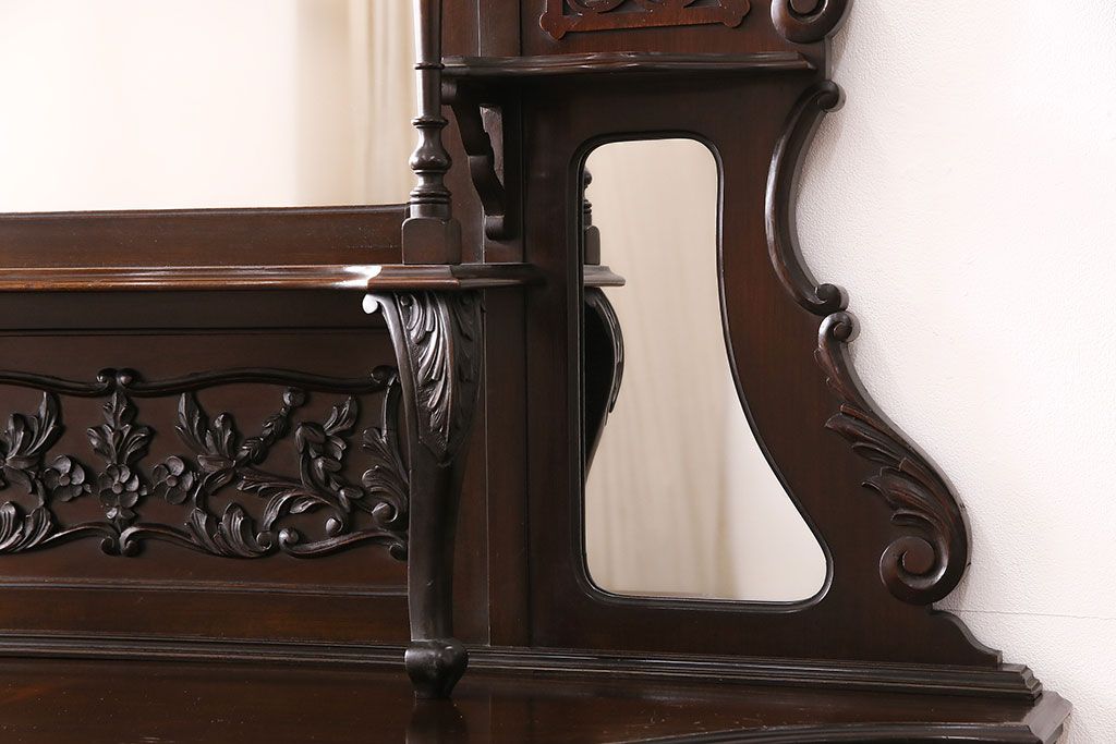 アンティーク　イギリス　エドワーディアン様式　高級品!!　優雅な空間を演出してくれるマホガニー材製のパーラーキャビネット(飾り棚、収納棚)(R-047665)